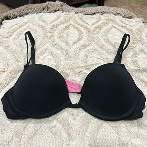 Victoria’s Secret full coverage push up bra